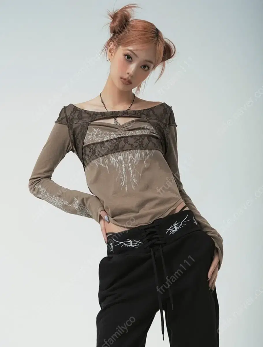 허그유어스킨 butterfly lace bow top